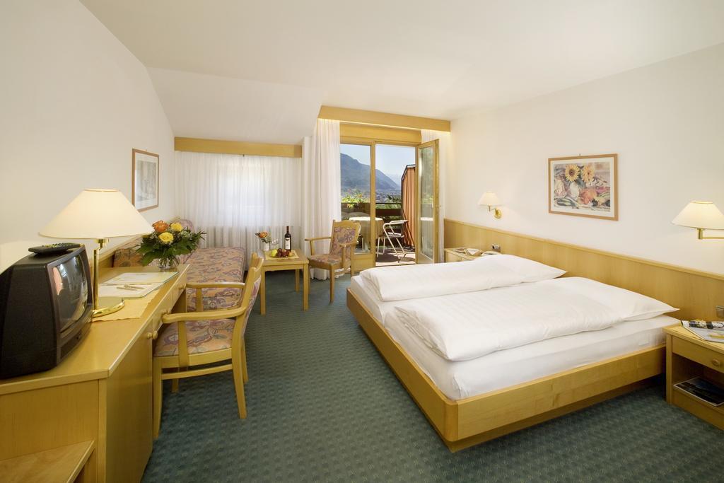Hotel Thurnergut Tirolo Room photo